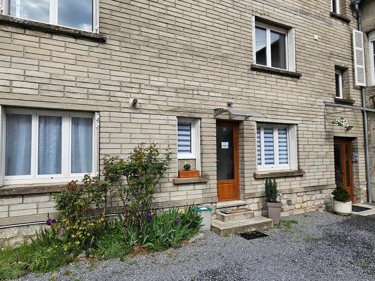 Le Bellevue Apartment Givet Bagian luar foto