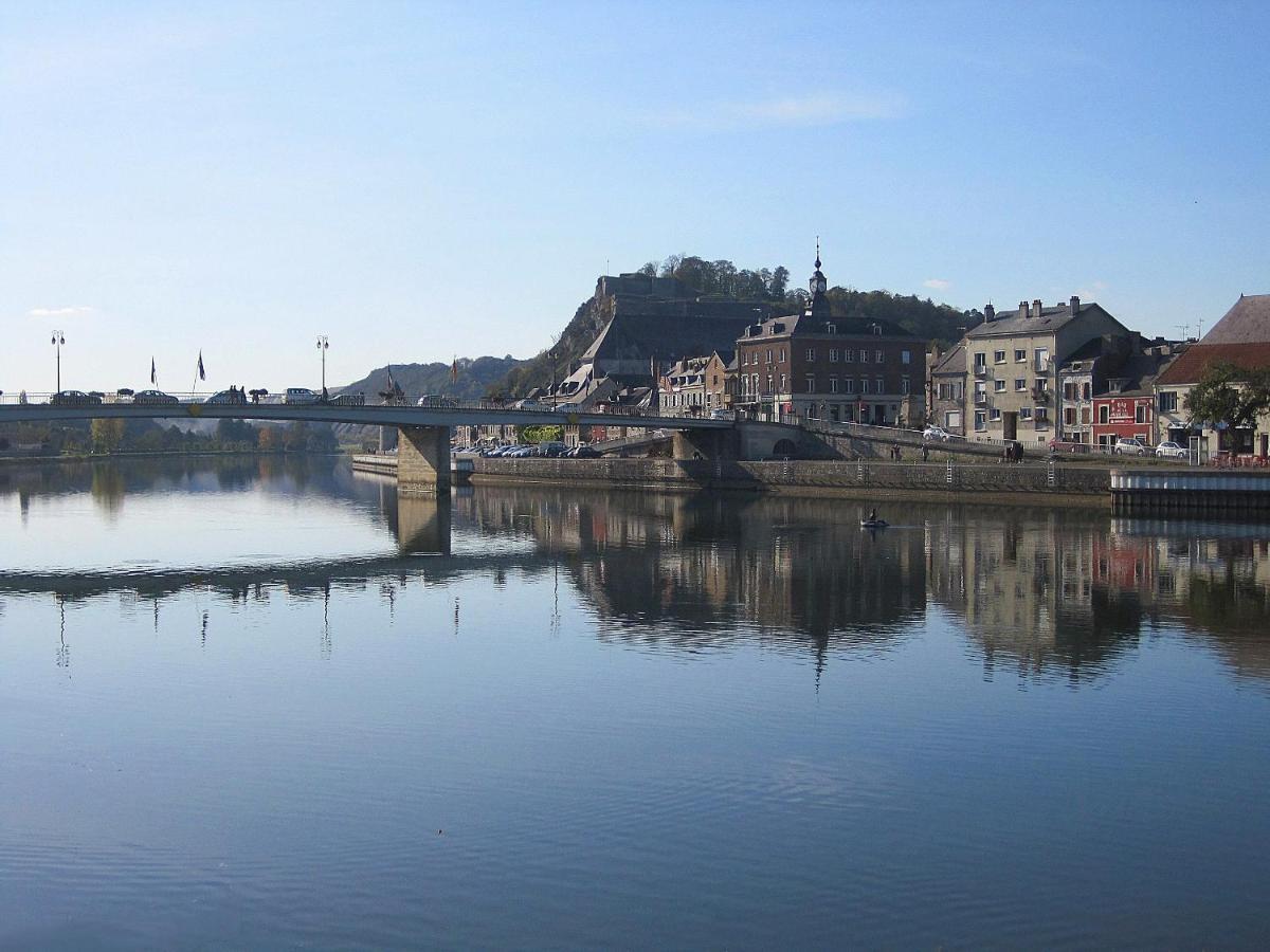 Le Bellevue Apartment Givet Bagian luar foto