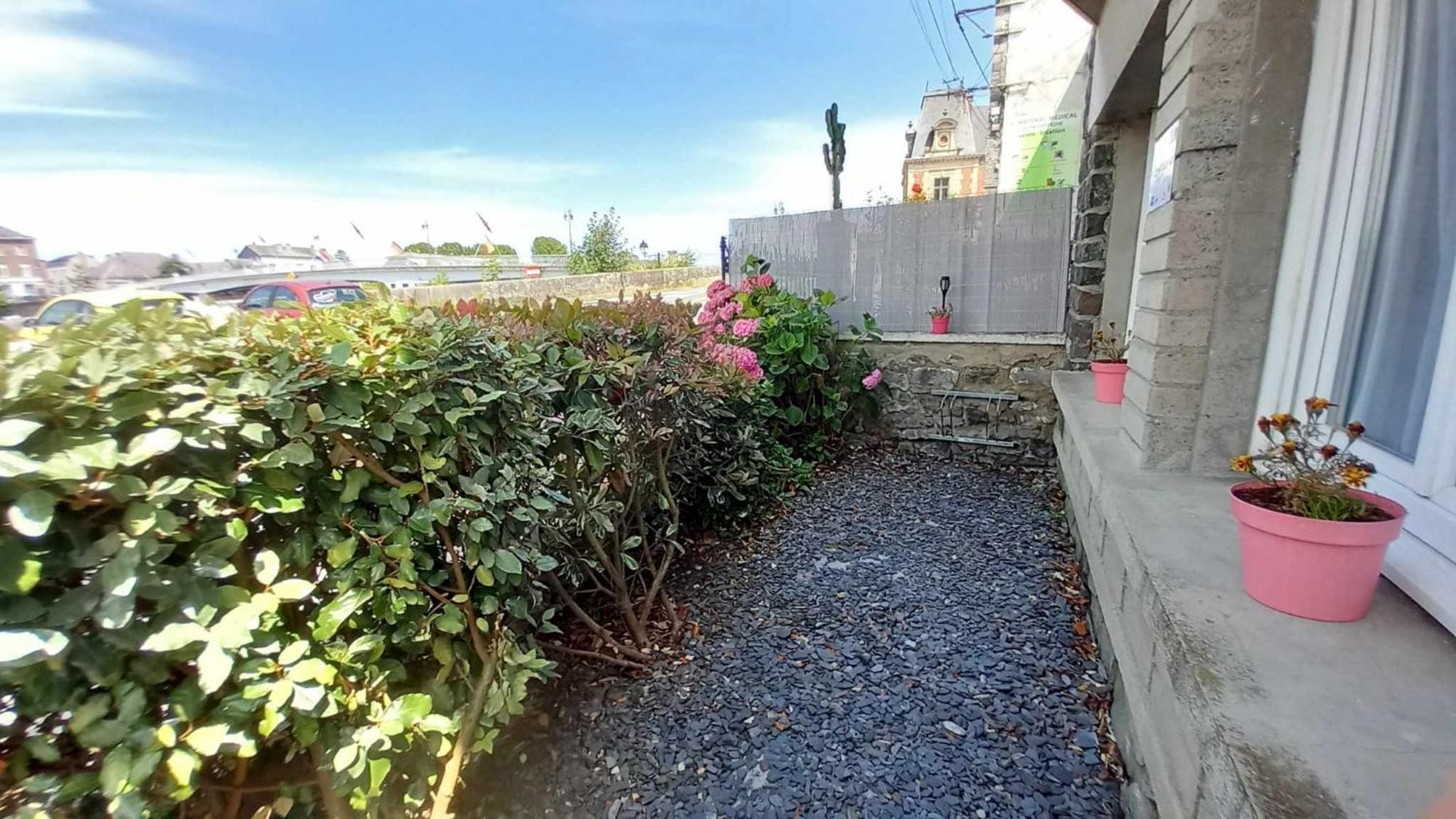 Le Bellevue Apartment Givet Bagian luar foto